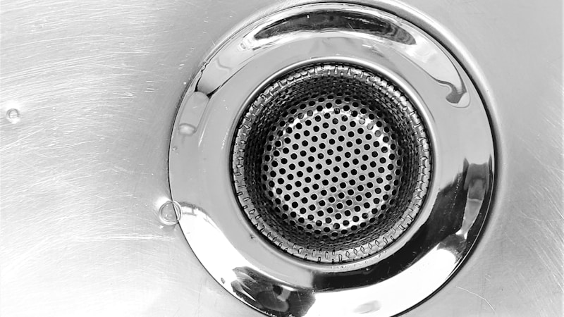 排水口の臭いを今すぐ消すには?即効でできる原因別の取り方と再発防止のコツ